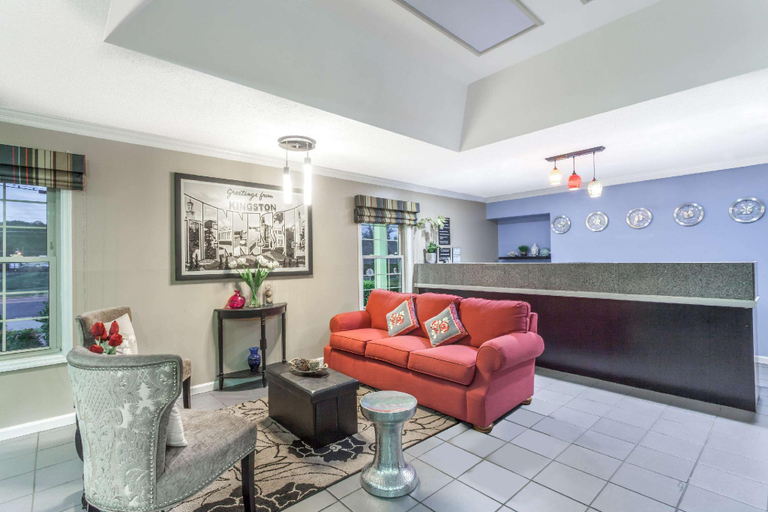 Public Area 2, Super 8 by Wyndham Kingston, Roane