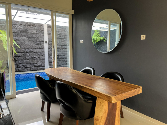 Dining Room 4, Villa Kastara at H7 Kayana, Malang