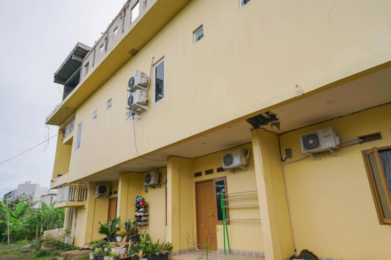 Exterior & Views 2, Pekayon Garden House Syariah RedPartner, Bekasi