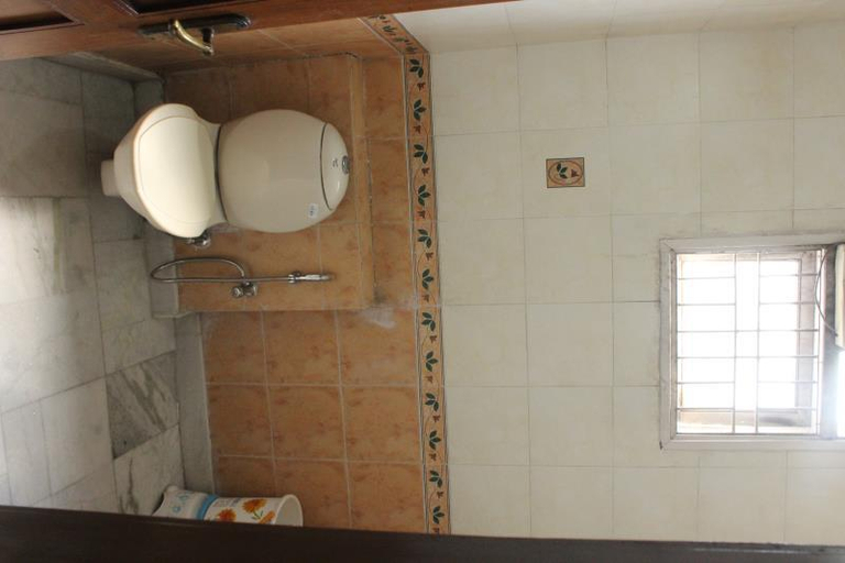 Bathroom 4, Centre City Inn, Delhi
