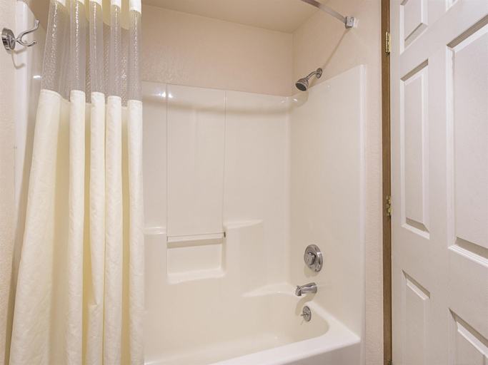 Bathroom 5, Clarion Pointe Wenatchee, Chelan