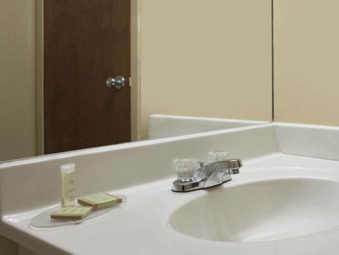 Bathroom 4, Super 8 by Wyndham Mt. Vernon IL, Jefferson