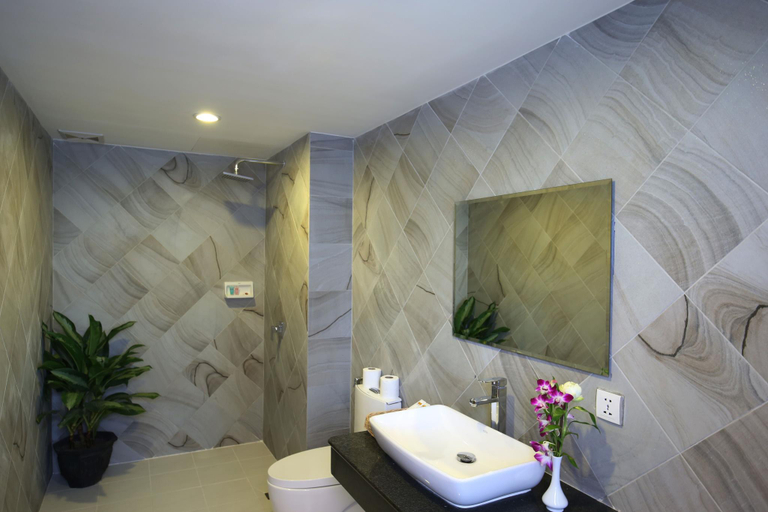 Bathroom 2, Holy Angkor Deluxe Hotel, Siem Reap