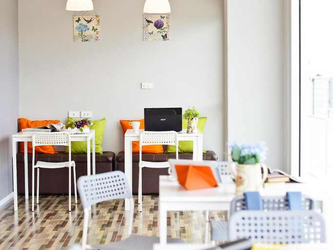 Food & Drinks 5, Rangh Place, Pluak Daeng