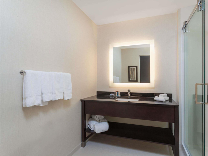 Bathroom 4, Wingate by Wyndham Altoona, Blair