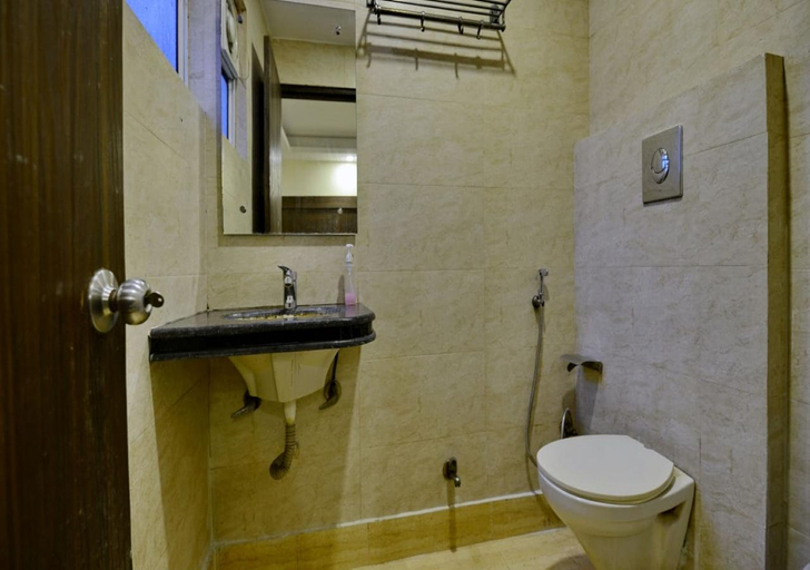 Bathroom 3, Hotel D Inn, Delhi