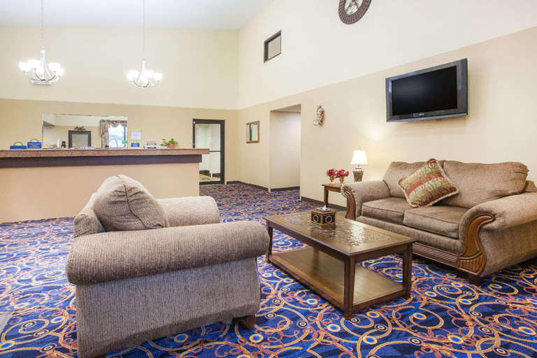 Public Area 2, Days Inn by Wyndham Alma, Crawford
