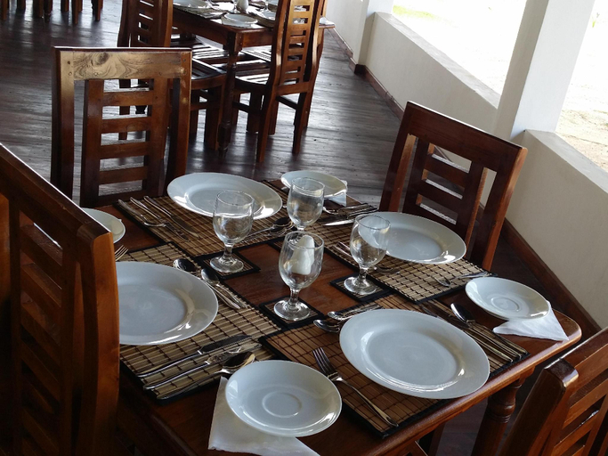 Food & Drinks 5, Naaval Hotel, Manmunai North
