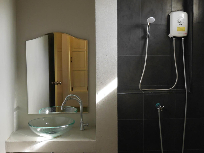 Bathroom 4, WangPla Villa Resort, Muang Nakhon Sawan