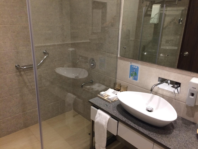 Bathroom, Purple Palms Resort and Spa, Kodagu