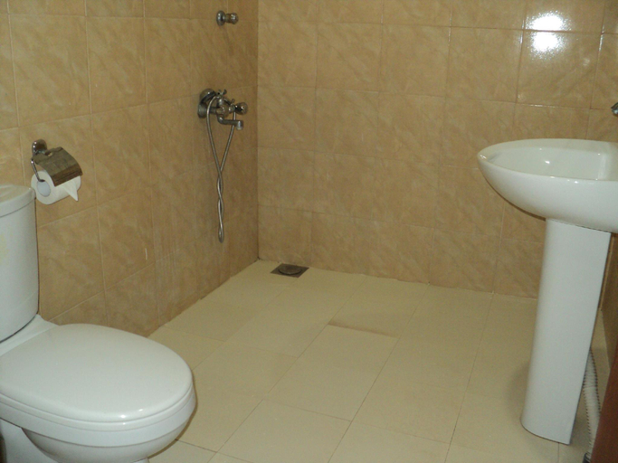 Bathroom 2, White Sand Beach Inn, Kuchchaveli