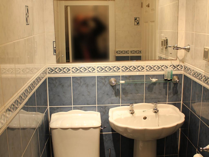 Bathroom 3, The Longham White Horse, Norfolk