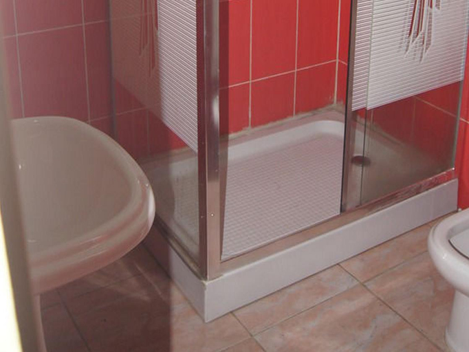 Bathroom 4, Royalview Hotel and Suites, Mushin