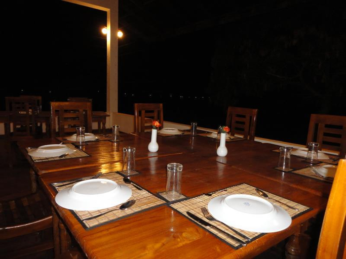 Food & Drinks 5, Naaval Hotel, Manmunai North