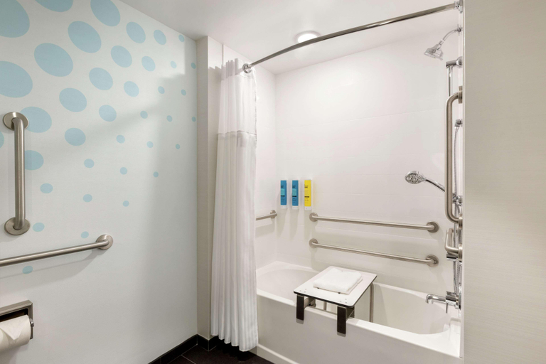 Bathroom 5, Tru by Hilton Wichita Northeast, Sedgwick