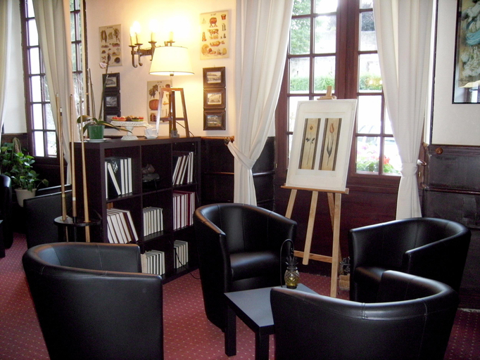 Public Area, Logis Hotel Le Relais Saint Louis, Orne