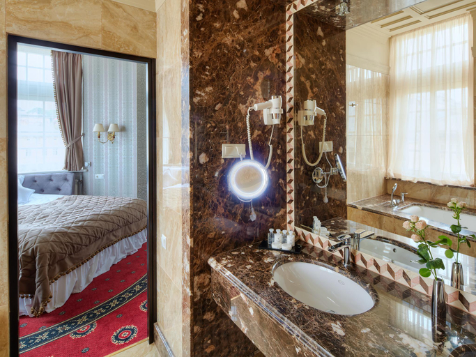 Bathroom 4, Atlas Hotel, L'vivs'ka