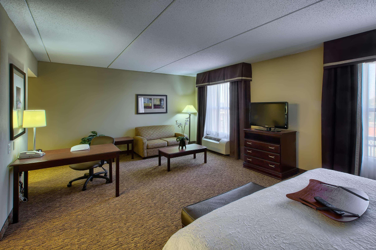 Bedroom 3, Hampton Inn & Suites Burlington, Alamance
