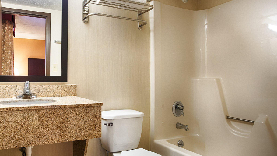 Bathroom 4, Best Western Park Hotel, Trumbull