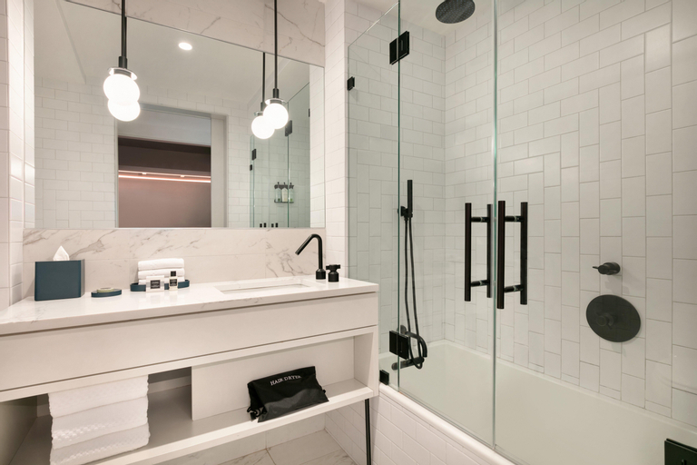 Bathroom 23