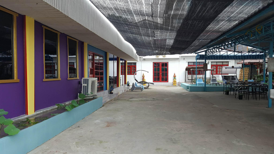 Others 5, Super Hostel, Pak Kret