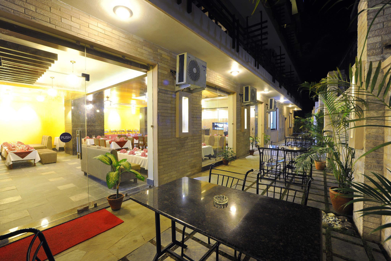 Public Area 5, Hotel Queens Park, Gandaki