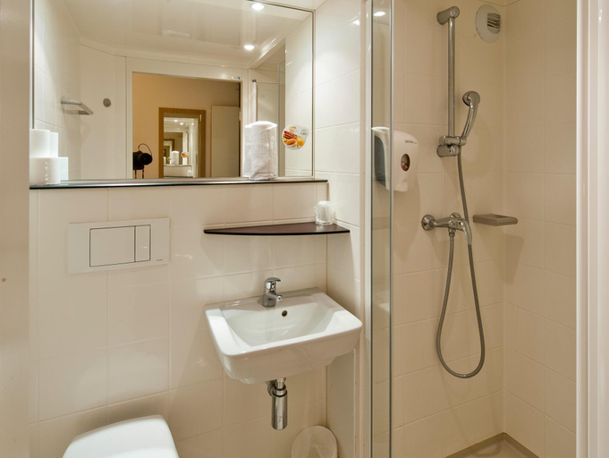 Bathroom 4, Premiere Classe Sens Nord - Saint Clement, Yonne