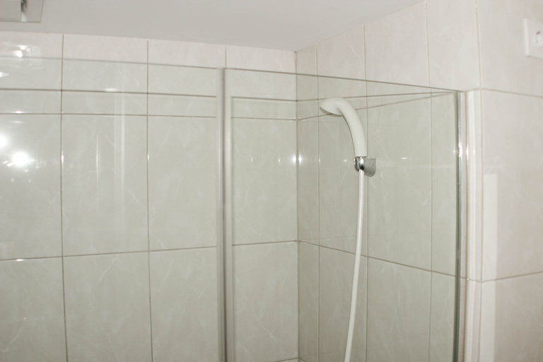 Bathroom 5, Best Choice Studio Room at Springlake Summarecon Bekasi Apartment By Travelio, Bekasi