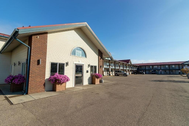 Exterior & Views 2, Rusty's BCMInns Fort McMurray, Division No. 16