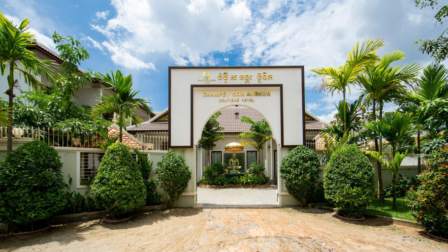 Exterior & Views