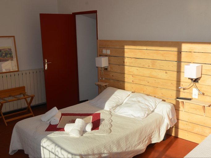 Bedroom 3, Logis Hotel Panoramique César, Vaucluse