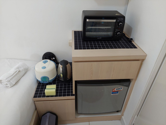 Others 3, Cozy and Minimalist Studio (No Kitchen) at Aeropolis Apartment By Travelio, Tangerang