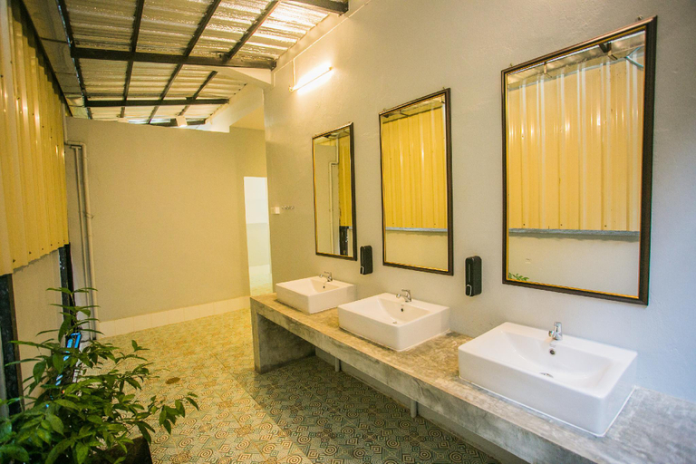 Bathroom 2, Barn1920s Hostel, Vientiane