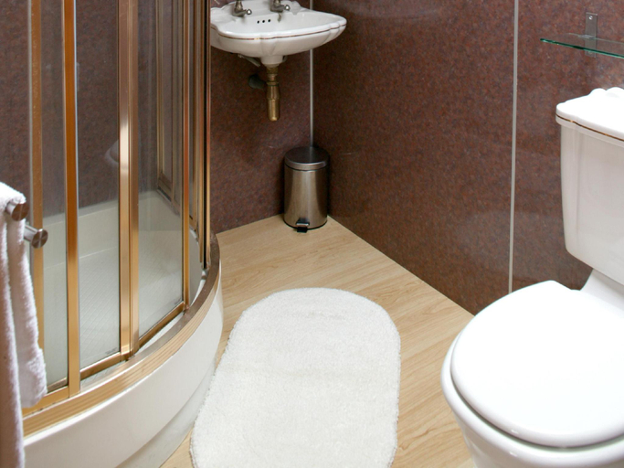 Bathroom 2, Ilkley Riverside Inn, Bradford