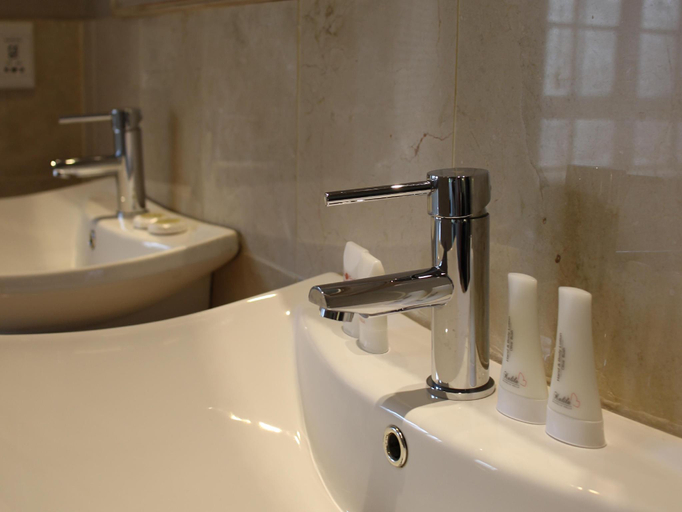 Bathroom 4, Cu Guest House, Mopani