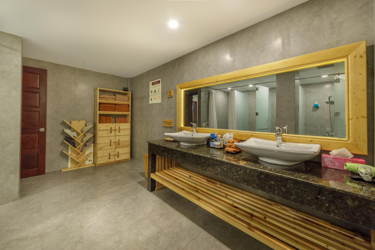 Bathroom 4, Lake View Quy Nhon Hotel, Qui Nhơn