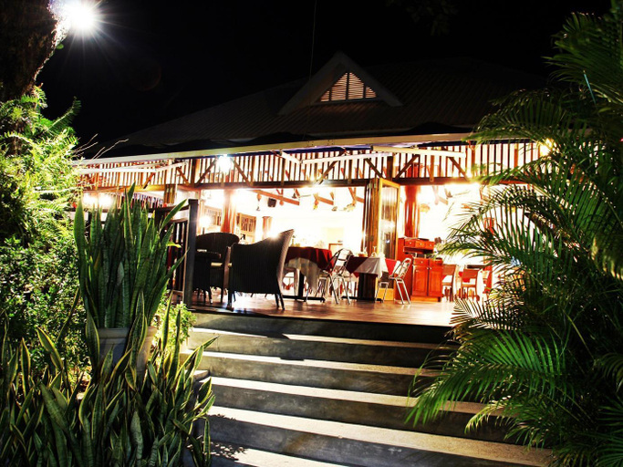 Food & Drinks 3, Pirogue Lodge
