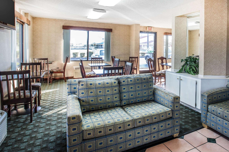 Public Area 2, Quality Inn Byron - Warner Robins, Peach