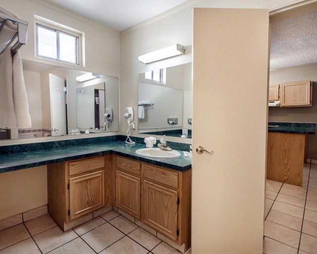 Bathroom 3, Quality Inn & Suites Airport, El Paso