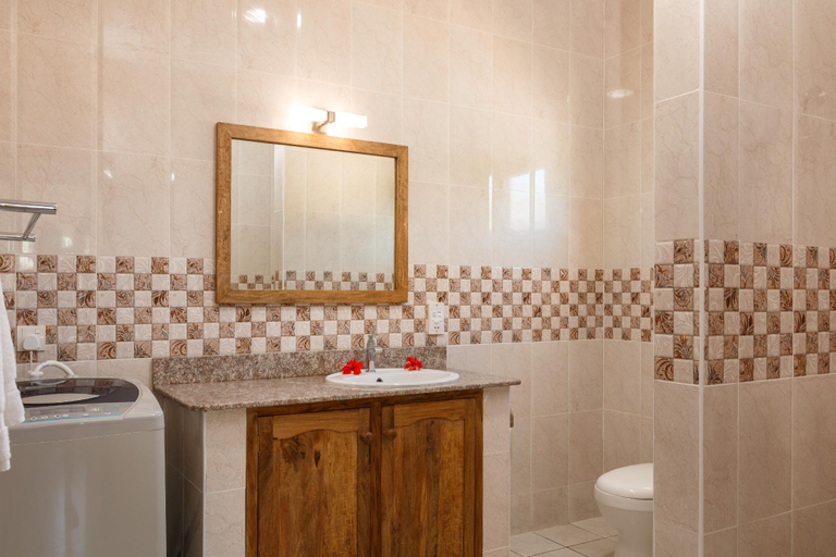 Bathroom 2, Shanaz Beachside Retreat