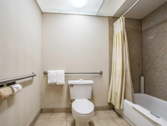 Bathroom 4, Rodeway Inn Baker City, Baker