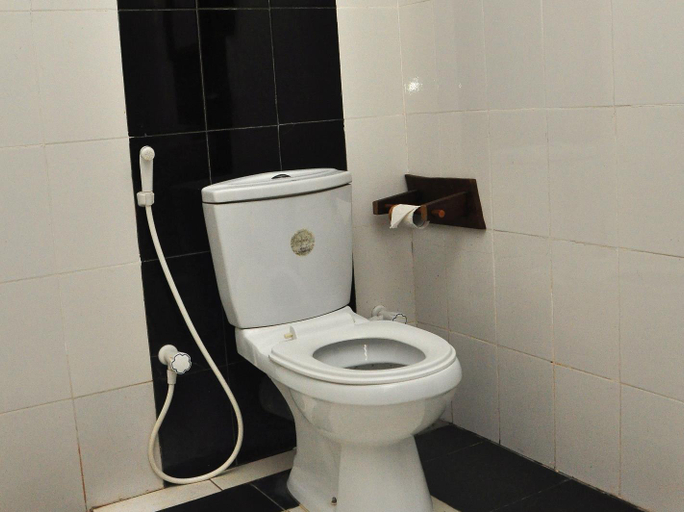 Bathroom 3, Luthmin River View Hotel, Beruwala