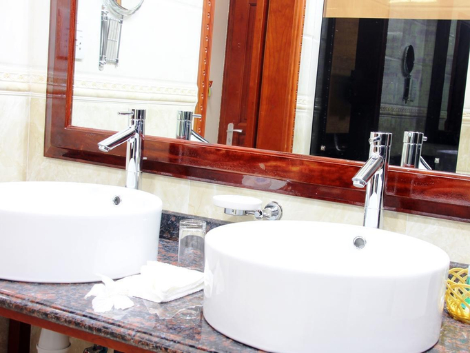 Bathroom 2, Pirogue Lodge