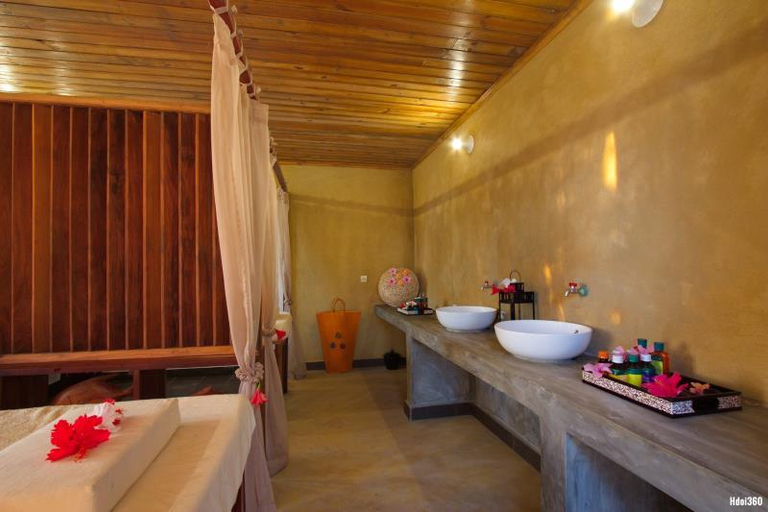 Bathroom 4, Le Jardin Hotel, Diana