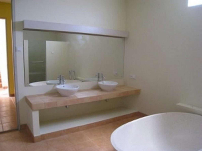 Bathroom, Blue Whale Sanctuary Hotel, Pandeglang