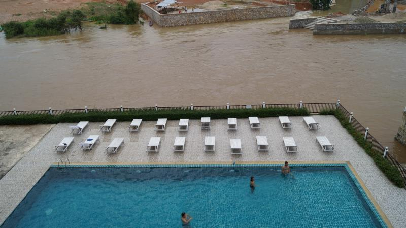 Sport & Beauty 2, The Grand Riverside Hotel, Vangvieng