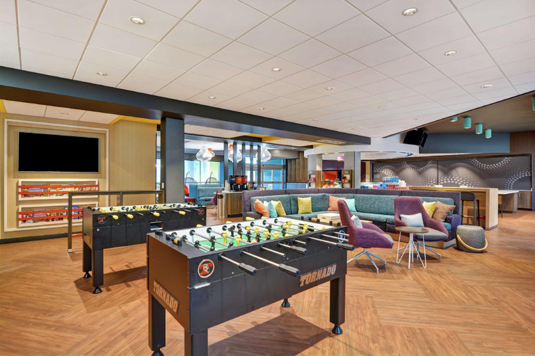 Public Area 2, Tru by Hilton Middletown, Orange