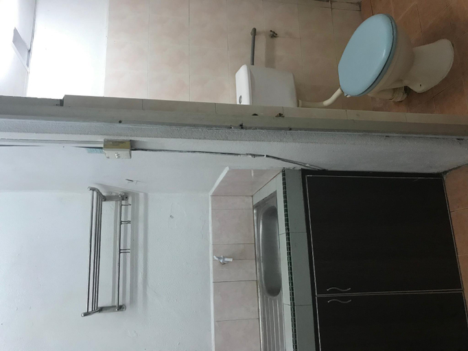 Bedroom 2, D & D Budget Inn, Kota Bharu