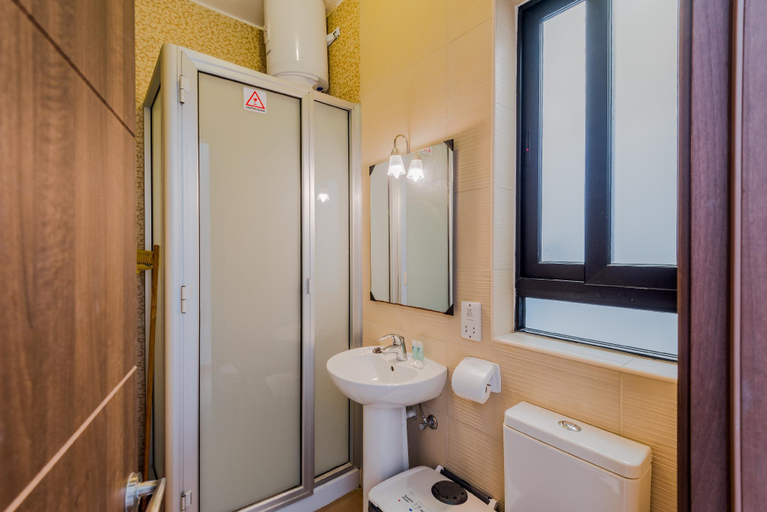 Bathroom, Blue Harbour Penthouse by Getaways Malta, Saint Paul's Bay