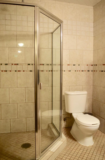 Bathroom 4, Green Tortoise Hostel Seattle, Seattle